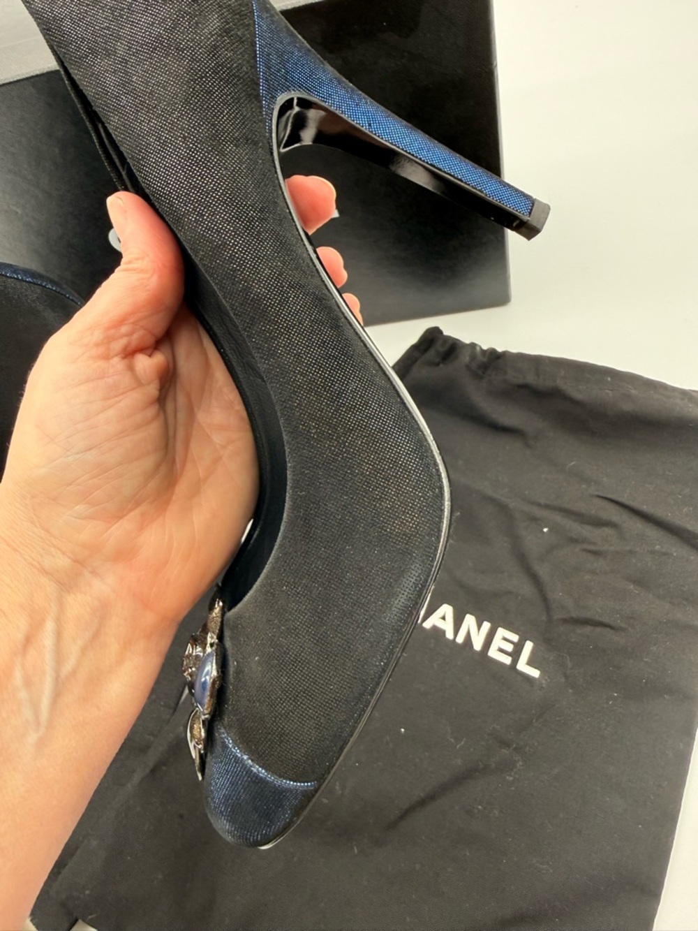 Chanel 11A Black Iridescent Cap Toe CC Pump Heels Size 39.5 w/ Box - Picture 13 of 14